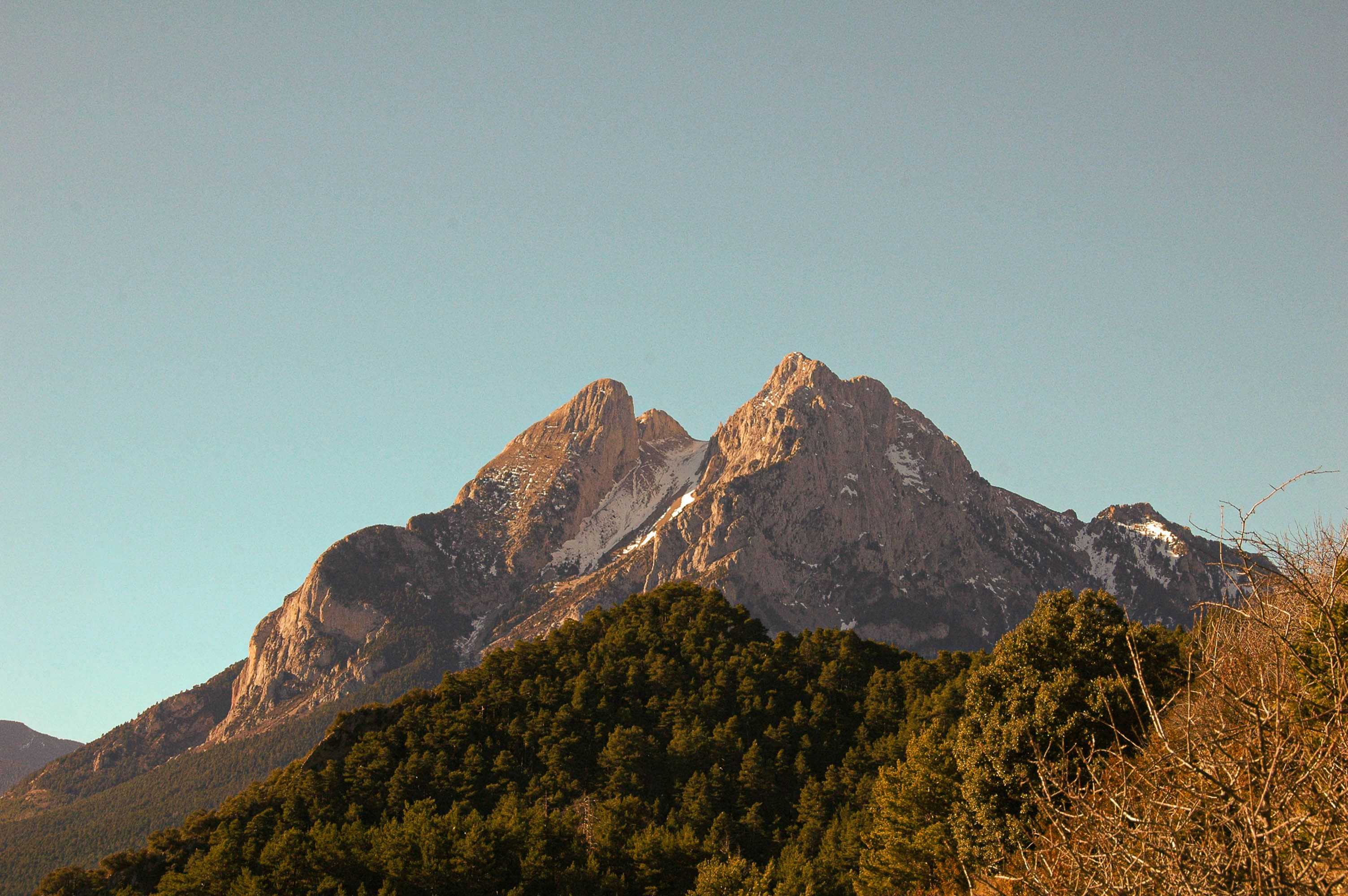 www.campingpedraforca.com