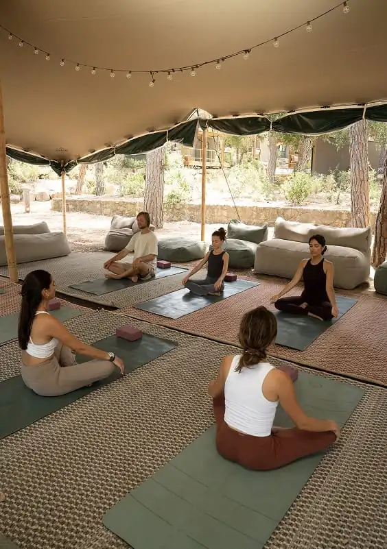 Yoga, deporte al aire libre y desconexión